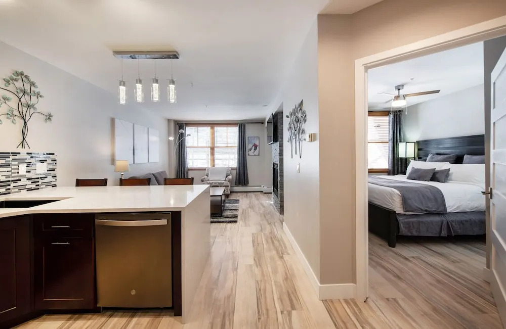Premium Unit 1307 - 1 Bedroom - Zephyr Mountain 1 Condo