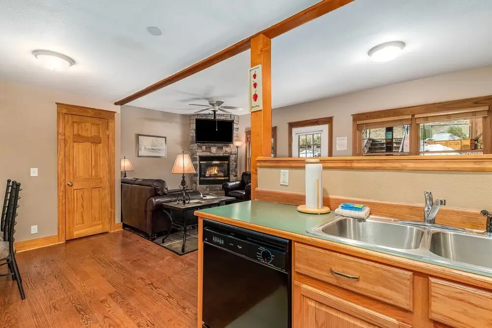 Hallett Peak 101 2 Bedroom Condo by RedAwning