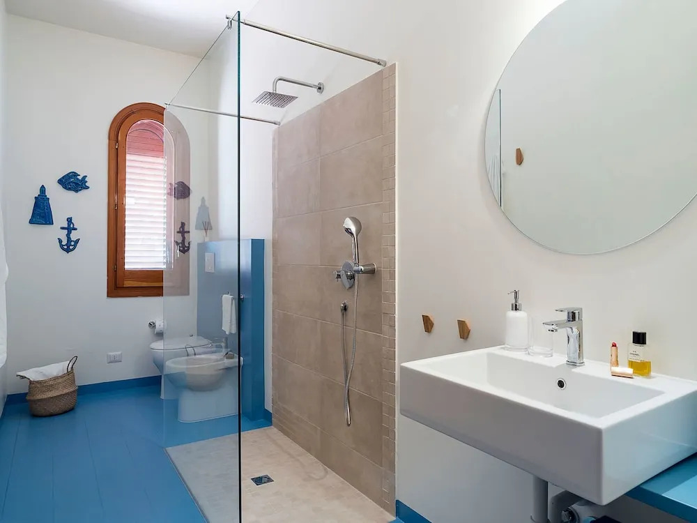 Gorgeous Villa With Whirlpool Bath and Breathless View, Near the Sea