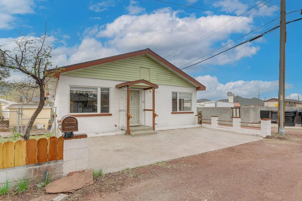 Near Route 66, Family Fun & Lakes! Williams Home