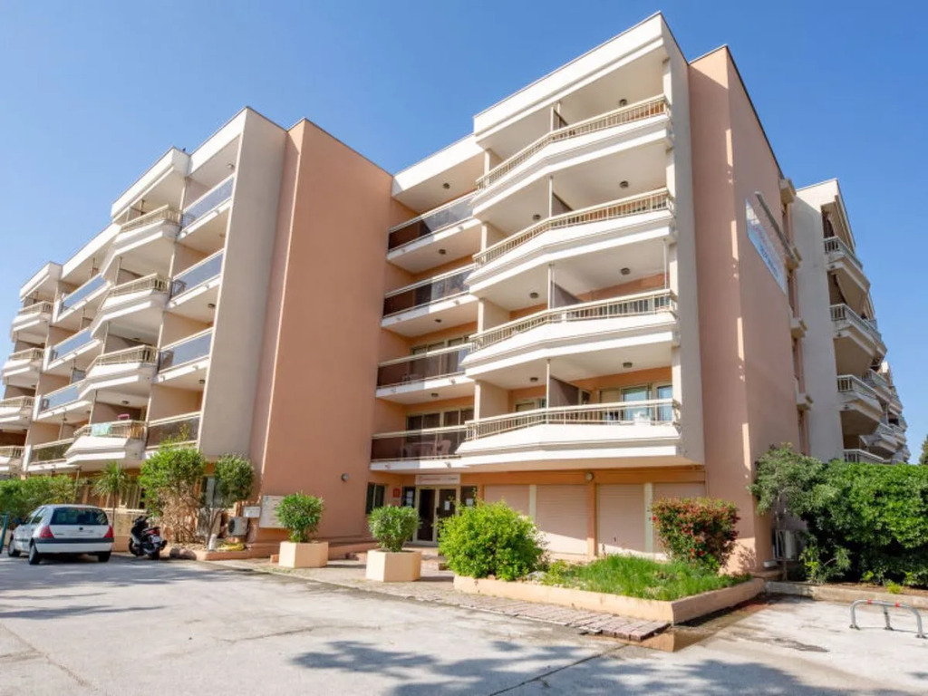 Les Platanes 32584