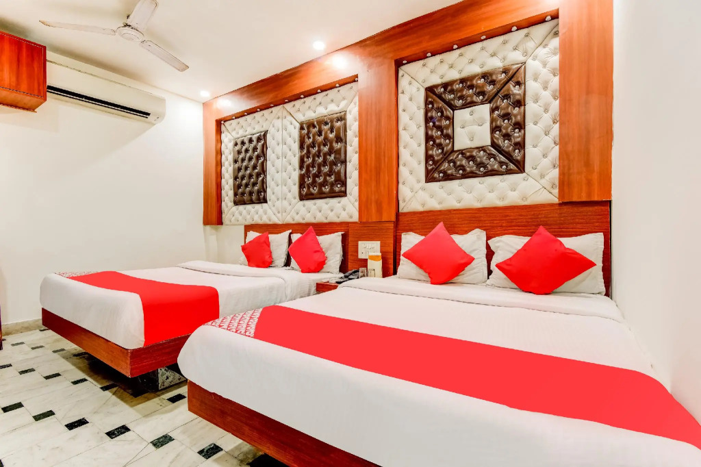 OYO 69760 Hotel Pink Palace