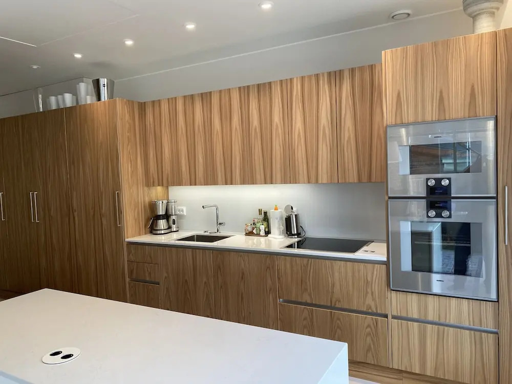Luxury City Seafront Apartment w Balcony