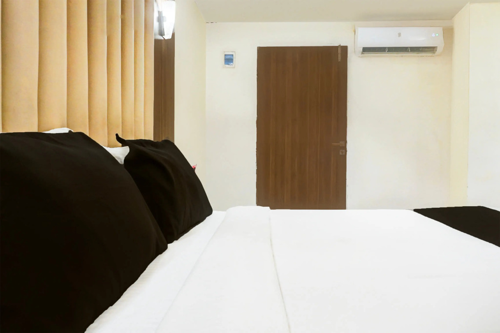 Capital O  22428 Hotel Dreams