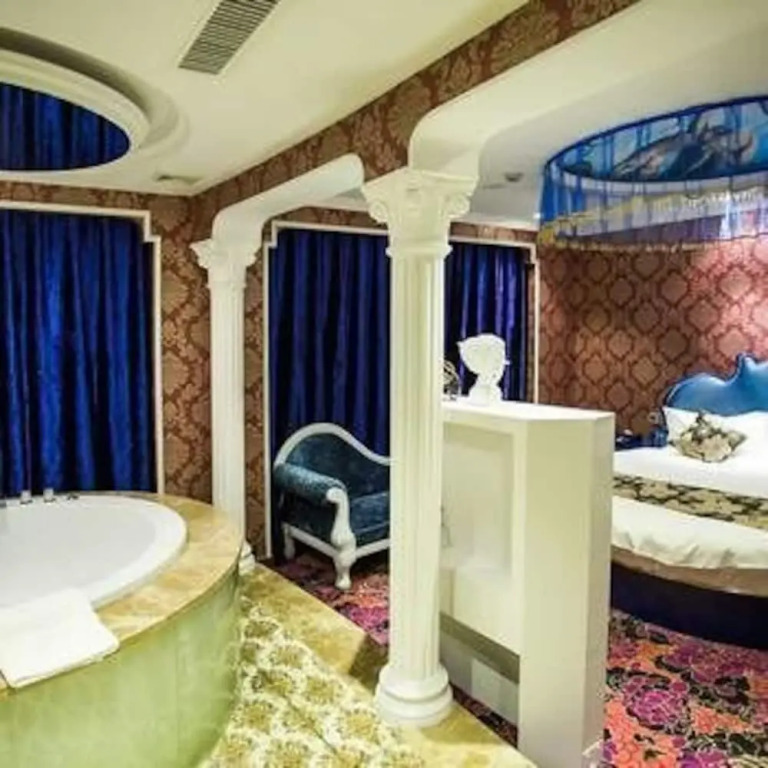 Houhai Theme Hotel