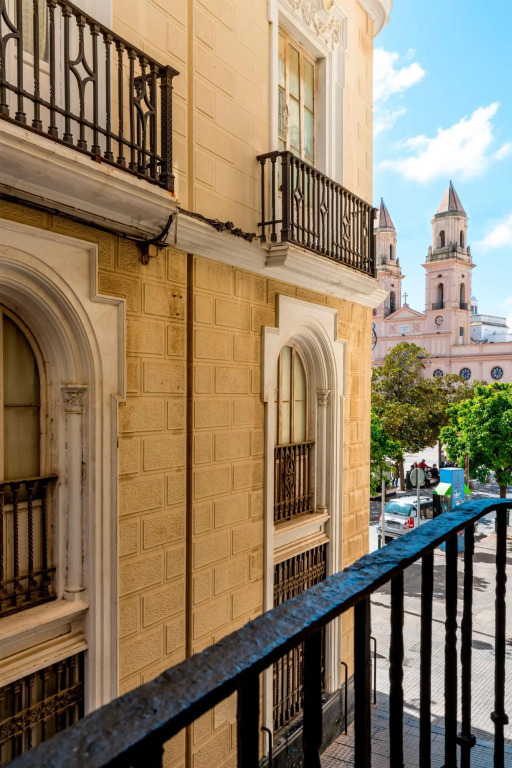 Magnificent 4 Bedroom Apartment in Cadiz Center San Antonio V