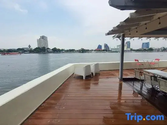 Chao phraya riverfront house Baan Rimphraya