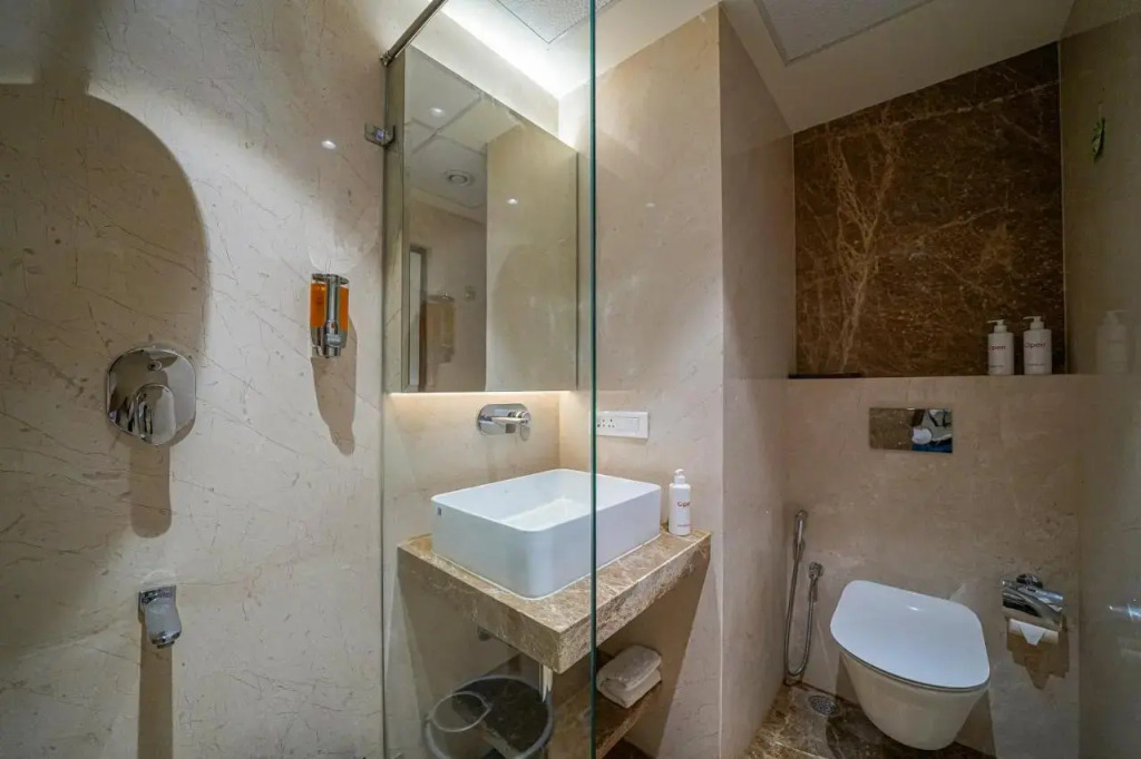 Oriva Tulips Inn and Suites - Nr. Majestic
