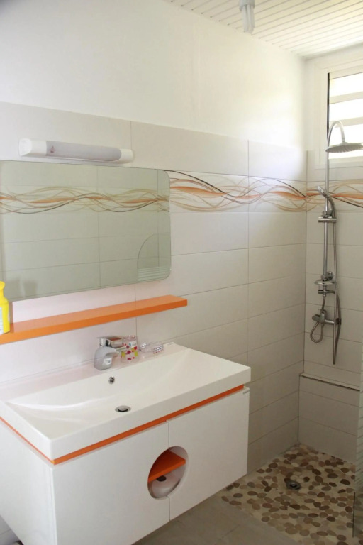 Bungalow de 2 chambres avec terrasse amenagee et wifi a Riviere Salee a 9 km de la plage