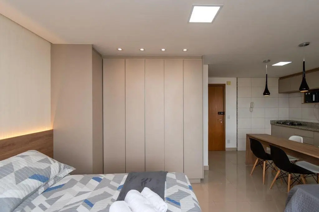 Flat com cama de casal + solteiro no 19 andar do Ed. The Expression - Setor Bueno - TH1906