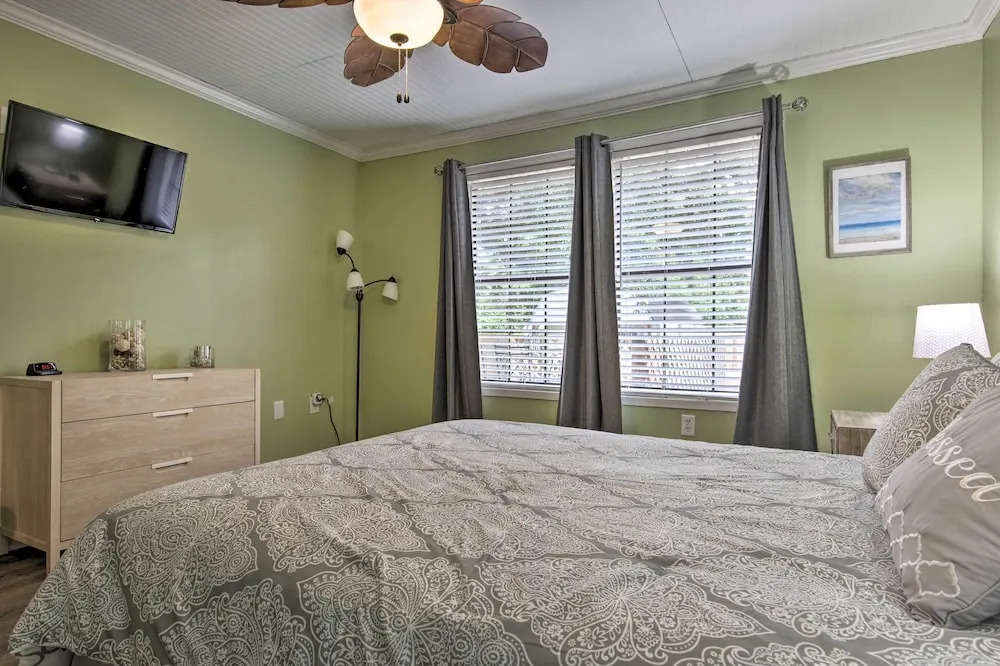 Gulfport Bungalow by Jones Park/beach Access!
