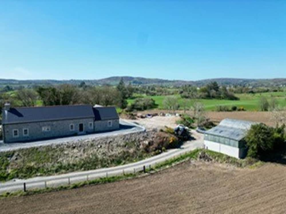 Nelly Daly's Barn - Sleeps 6 - Brand New - Parking