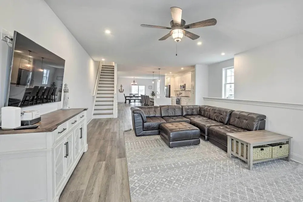 New Townhome u003c Half Mi to Beach