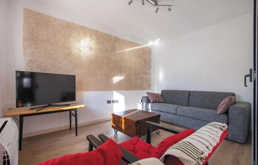 Beautiful Home in Zvecanje With 1 Bedrooms, Wifi and Outdoor Swimming Pool