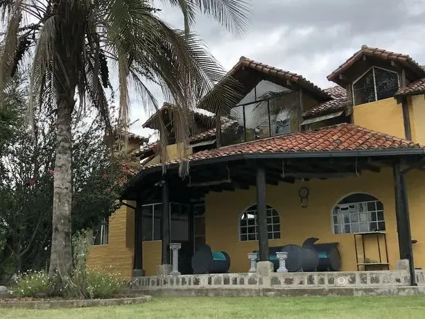 El Pino Apart