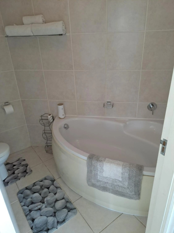 Lovely 2 bedroom self-catering apartment located 1 min from the beach