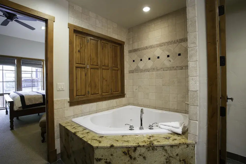 Silver Baron Lodge 3 Condo Bedroom with Spa by Deer Valley Resort
