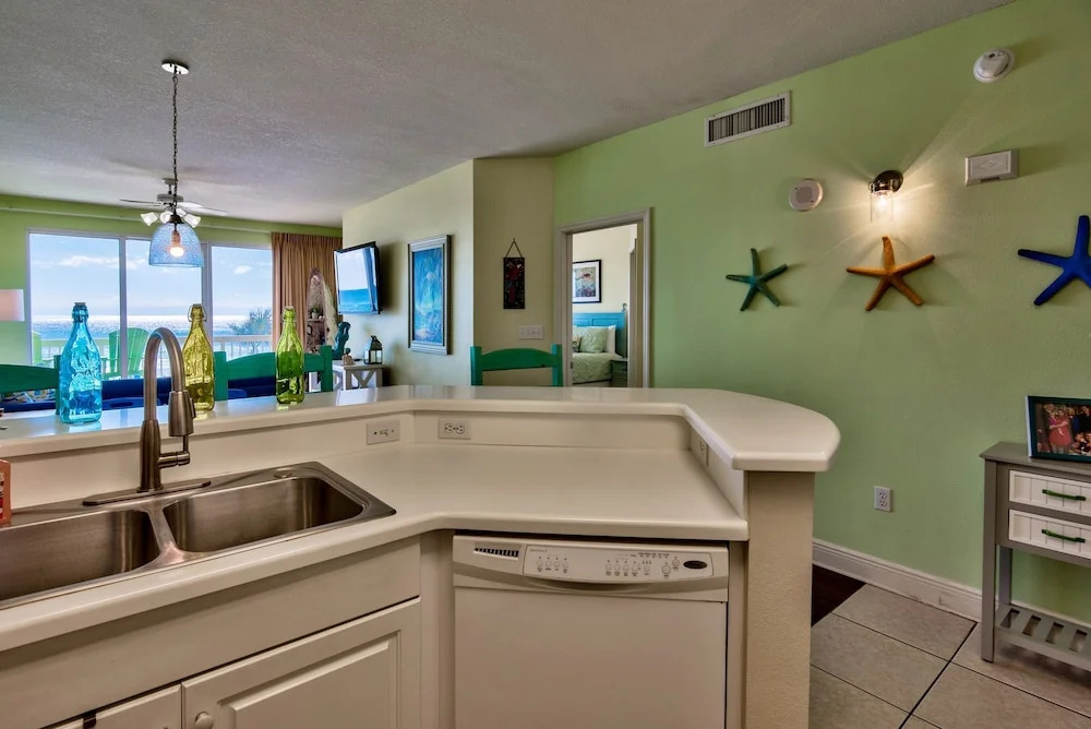 Celadon: Unit 102 by Forehand Rentals