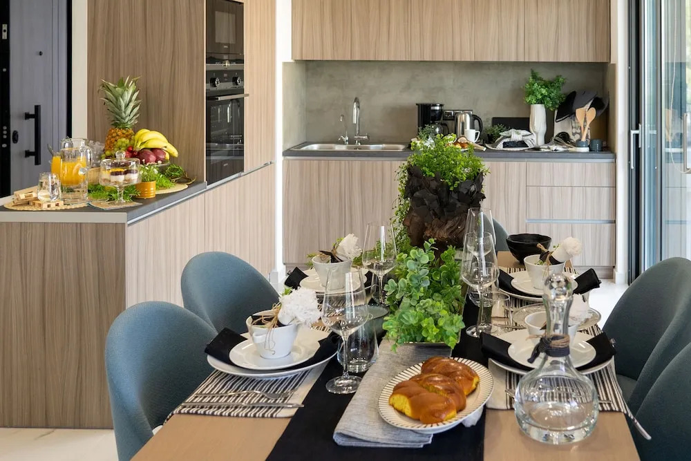 The Lop Athens Holidays Luxury Suites