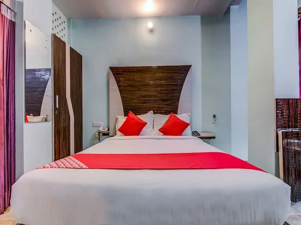 Hotel Comfort by OYO Rooms