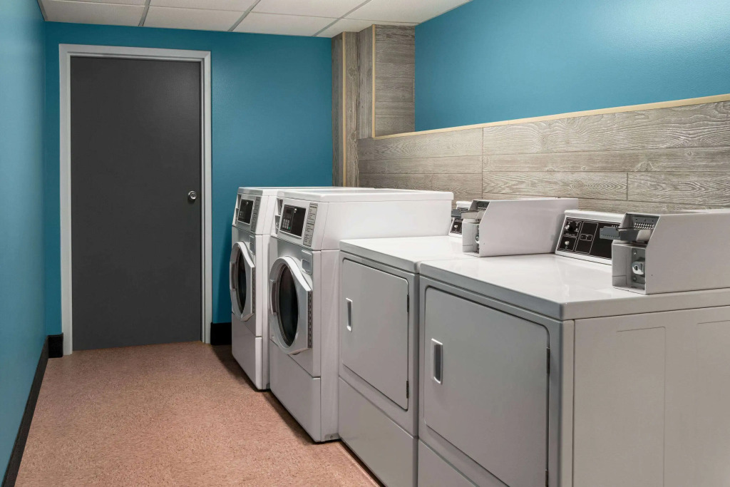 Days Inn & Suites by Wyndham Lancaster Amish Country