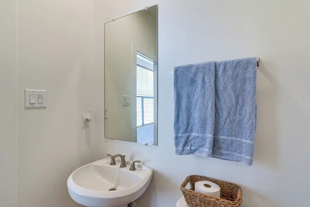Pet-friendly Houston Townhome: 2 Mi to Downtown