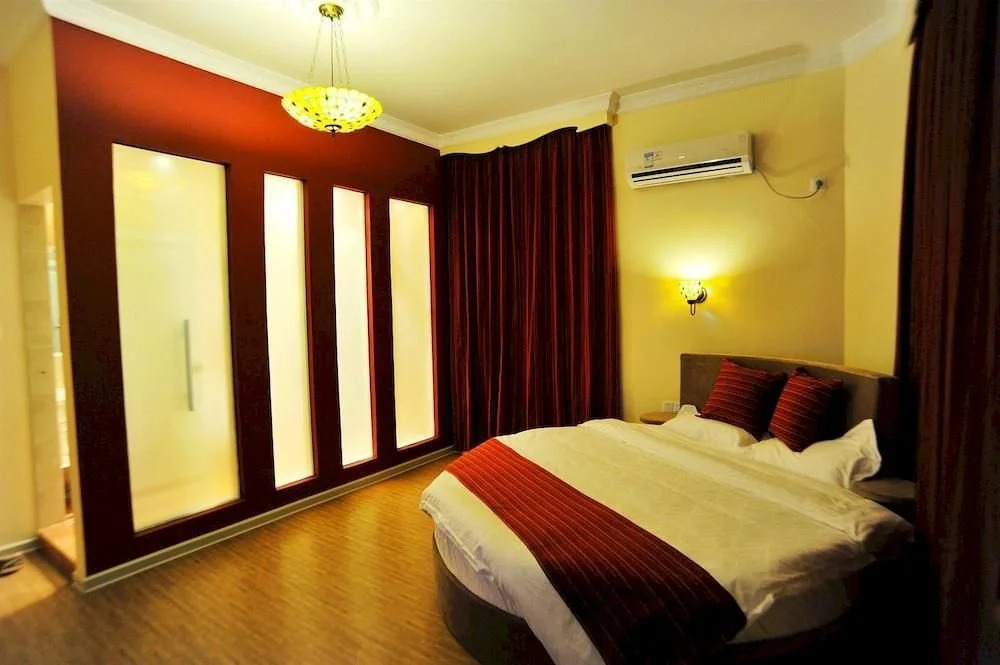 Chuxia Holiday Inn
