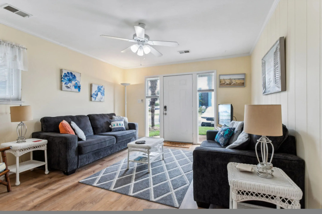 Beautiful Sea Gem - Condo 1 4 mi From Beach w Pool