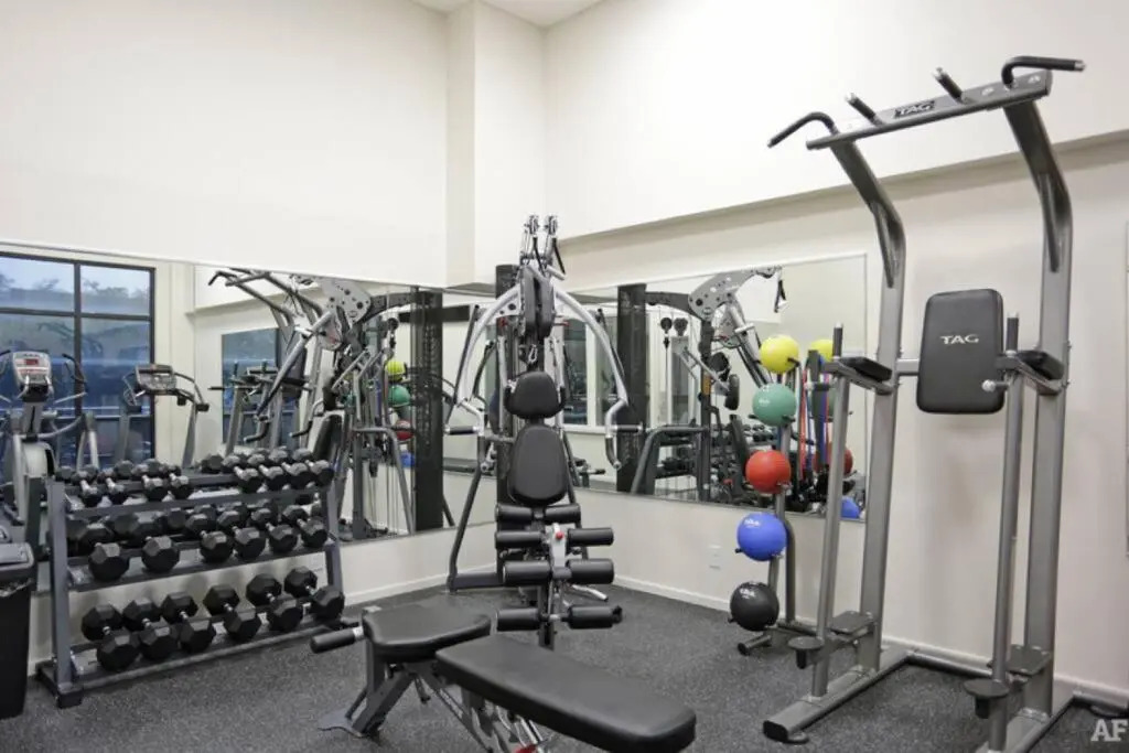 Roe 107 Unit 1 Comfy and Cozy Studio Minutes From Top Golf
