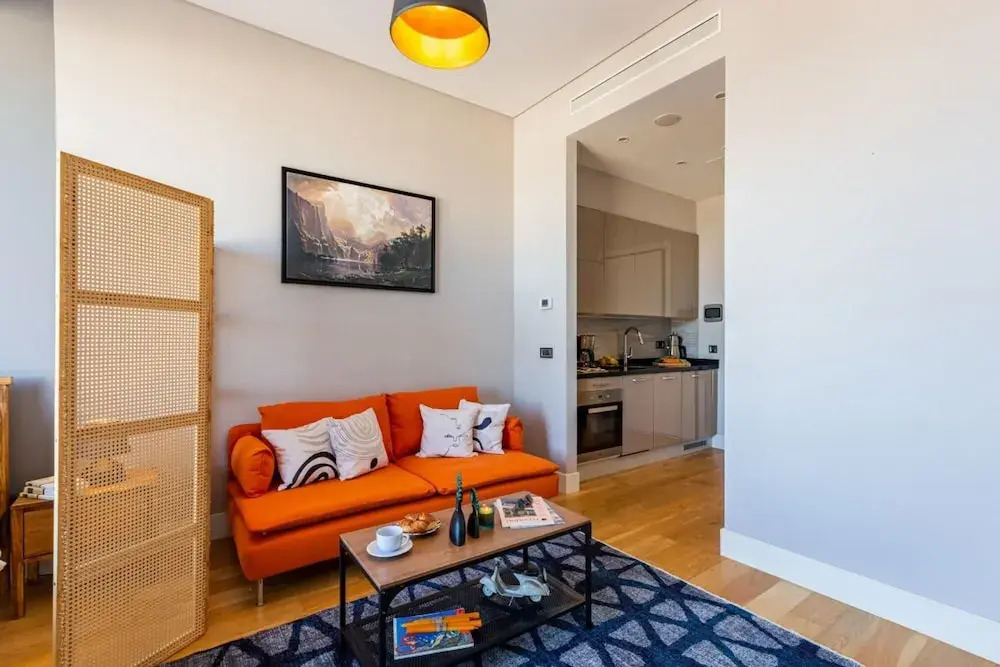 Studio Flat with Panoramic City View in Atasehir