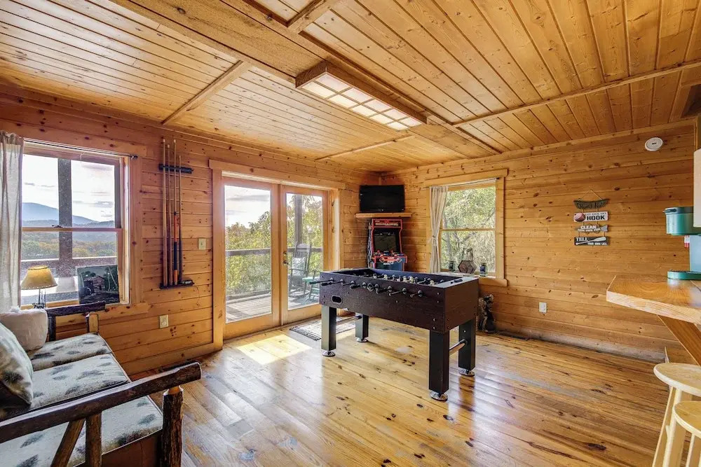 Mountain-view Deck Oasis: Cabin Near Attractions
