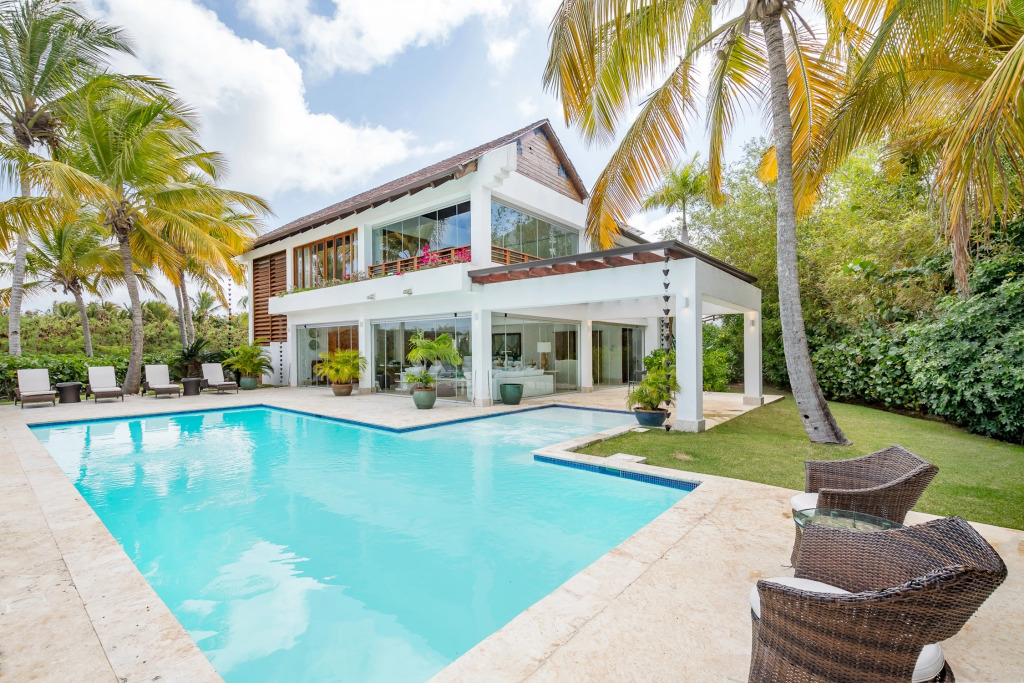 Luxury villa at Cap Cana Resort - Chef, maid, butler and golf cart are included
