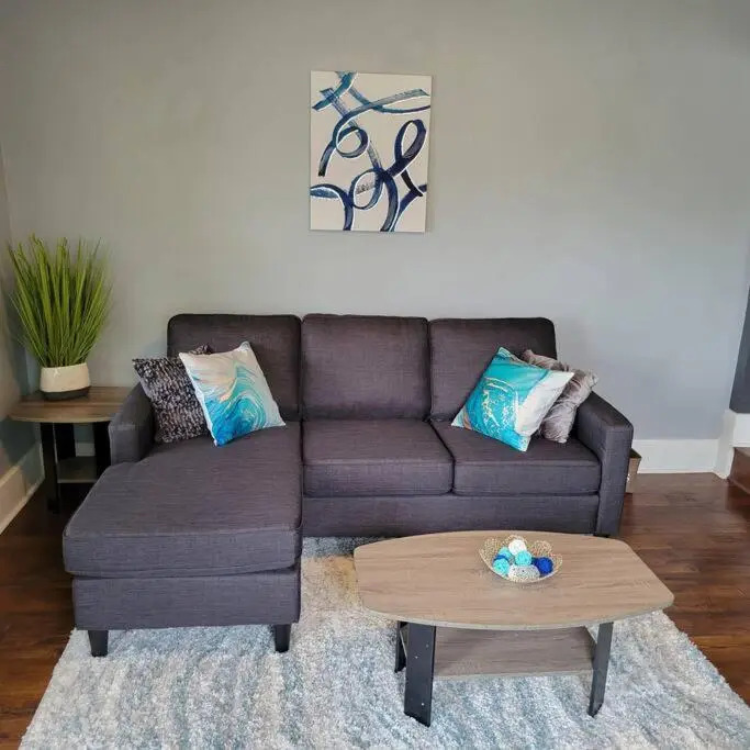 Chic City Getaway-2 bdrm twnhome, Minutes From Downtown