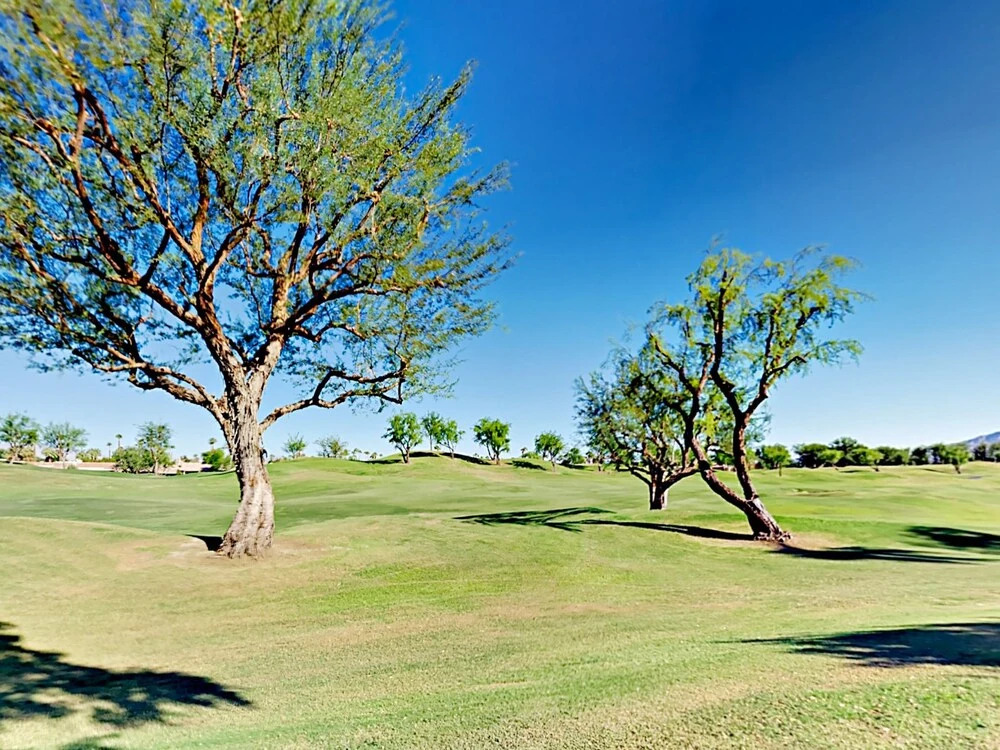 Oak Tree Condominium 3 Bedrooms 2 Bathrooms Condo