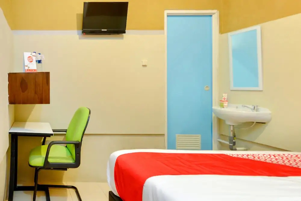 OYO 476 Hotel Naura
