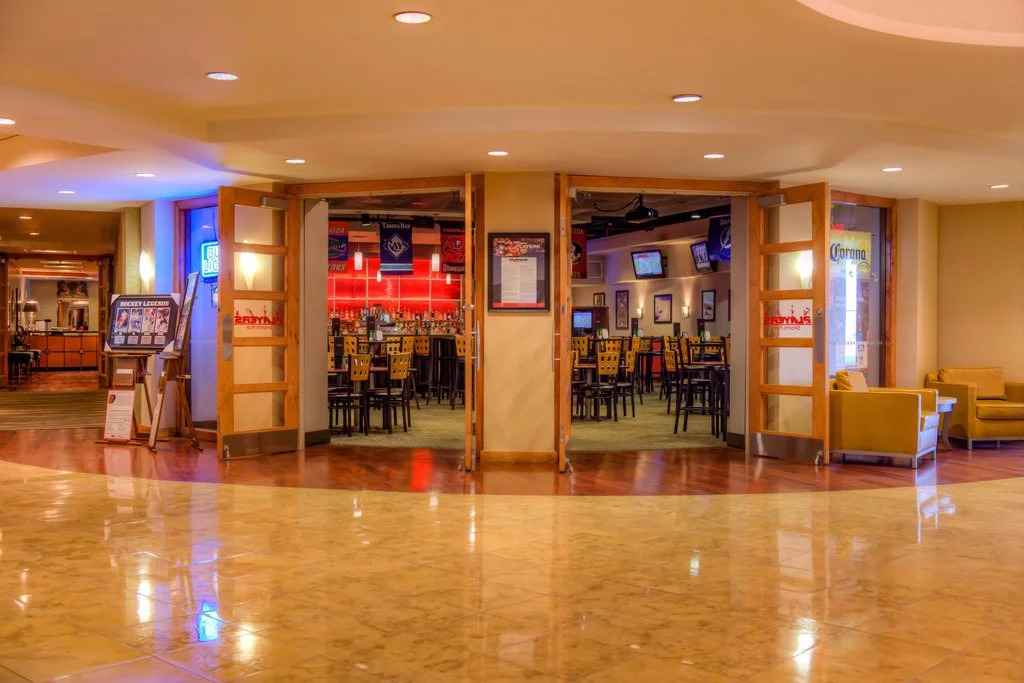 DoubleTree by Hilton Hotel Tampa Airport-Westshore