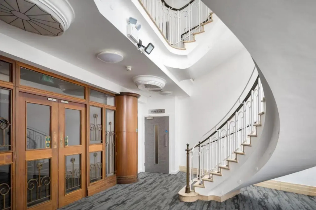 Beautiful 1 bedroom apartment at the iconic Post House Gloucester