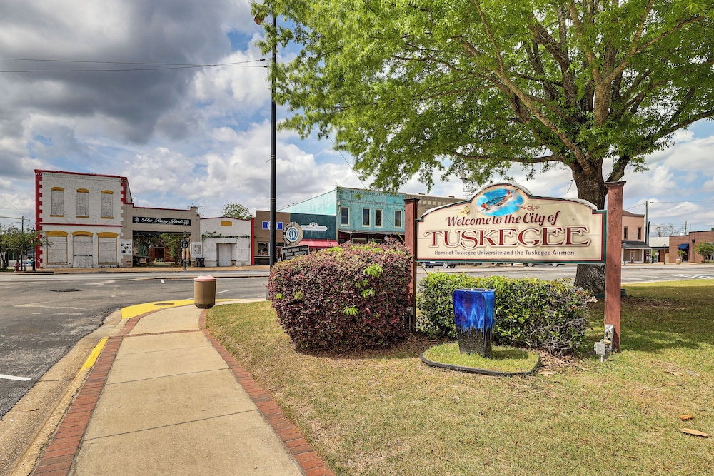 Spacious Retreat, 2 Miles to Tuskegee University