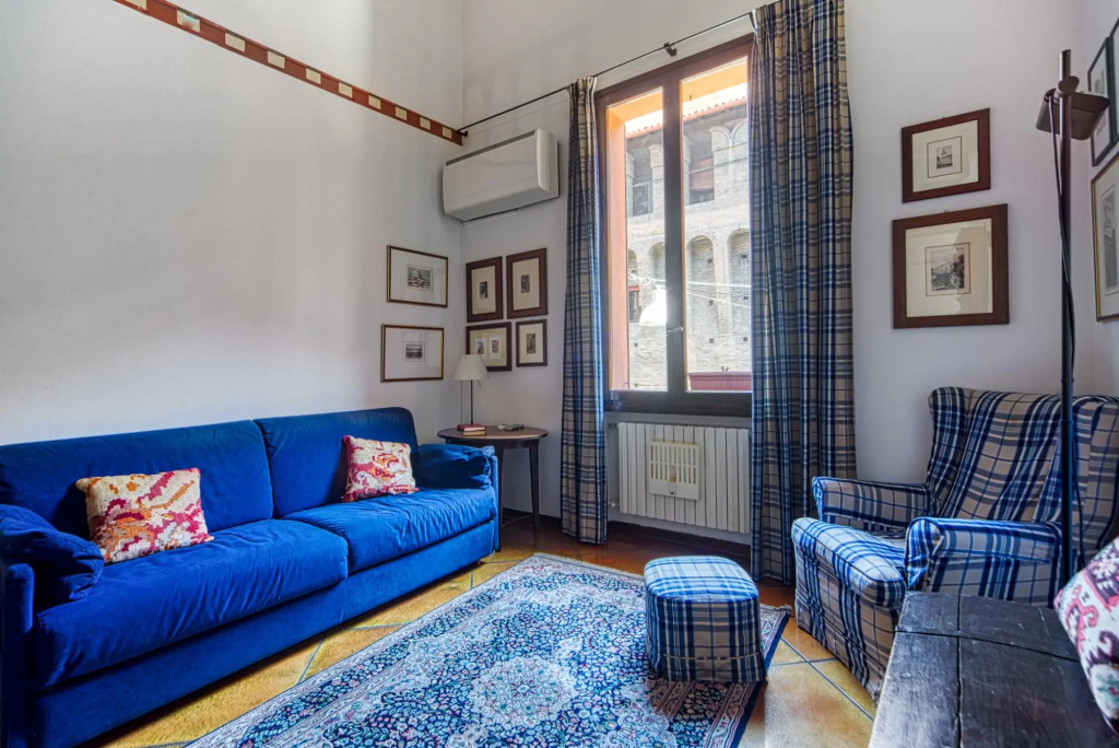 Piazza Maggiore Duplex Apartment by Wonderful Italy