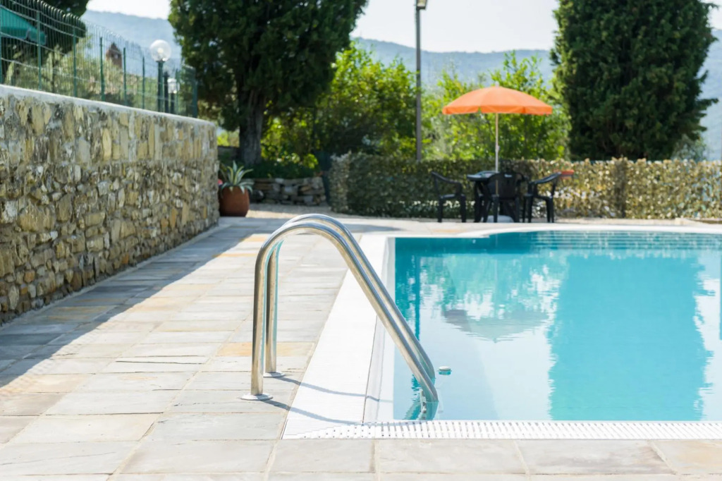 House only 4 km from Cortona, sleeps 12. Private pool, AC, Wi-Fi and small gym!-Villa Pergo