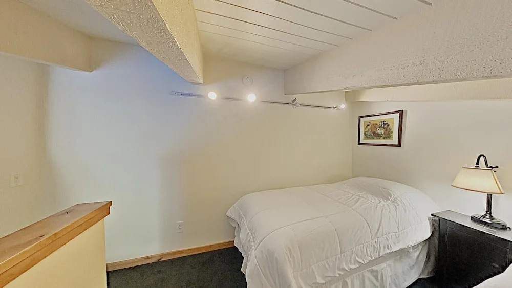 St, Anton Street View 2-Bedroom Condo with full kitchen