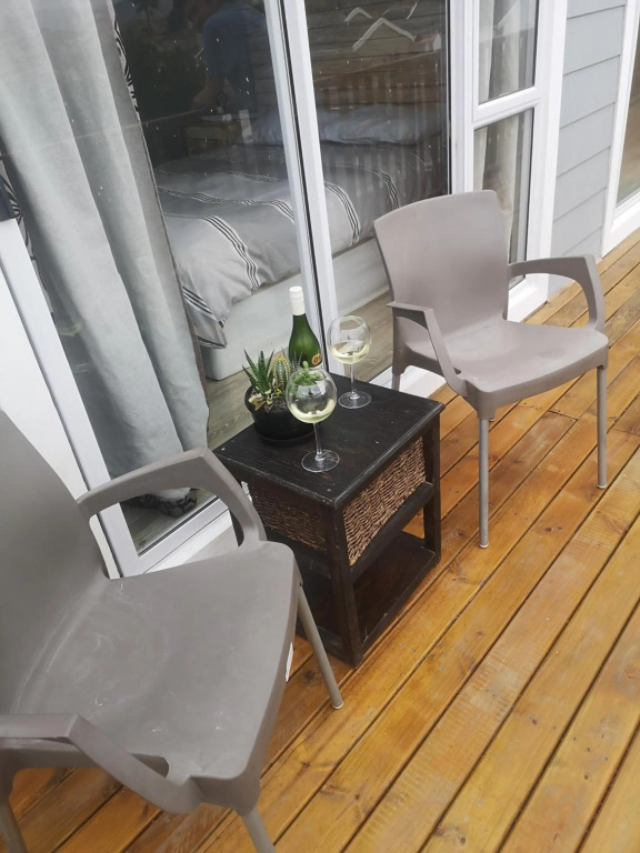 Lovely 2 Bedroom Condo with Balcony And a View!