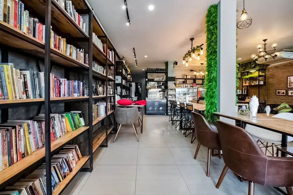 OYO 281 The Reader Cafe and Room