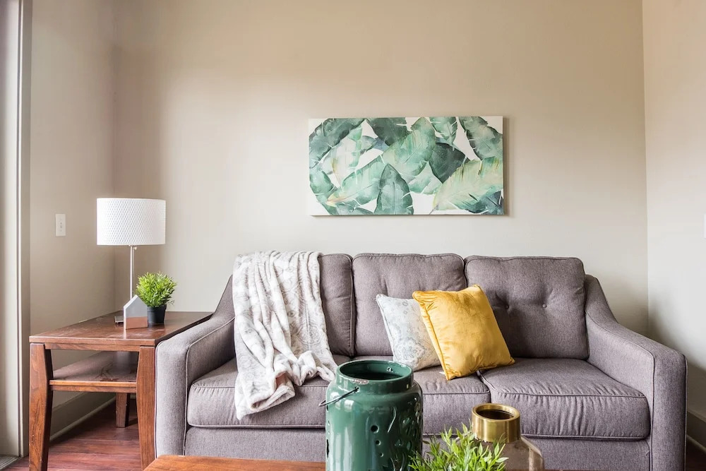Design District Apts Near Market Ctr by Frontdesk