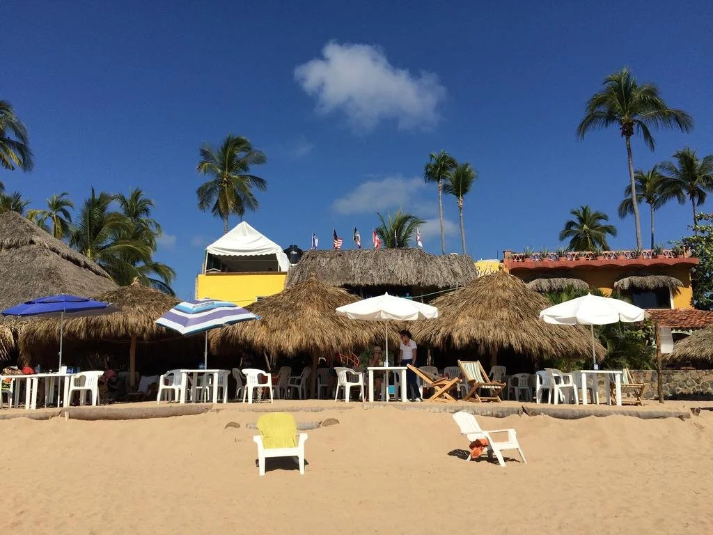 Las Brisas Hotel & Restaurant