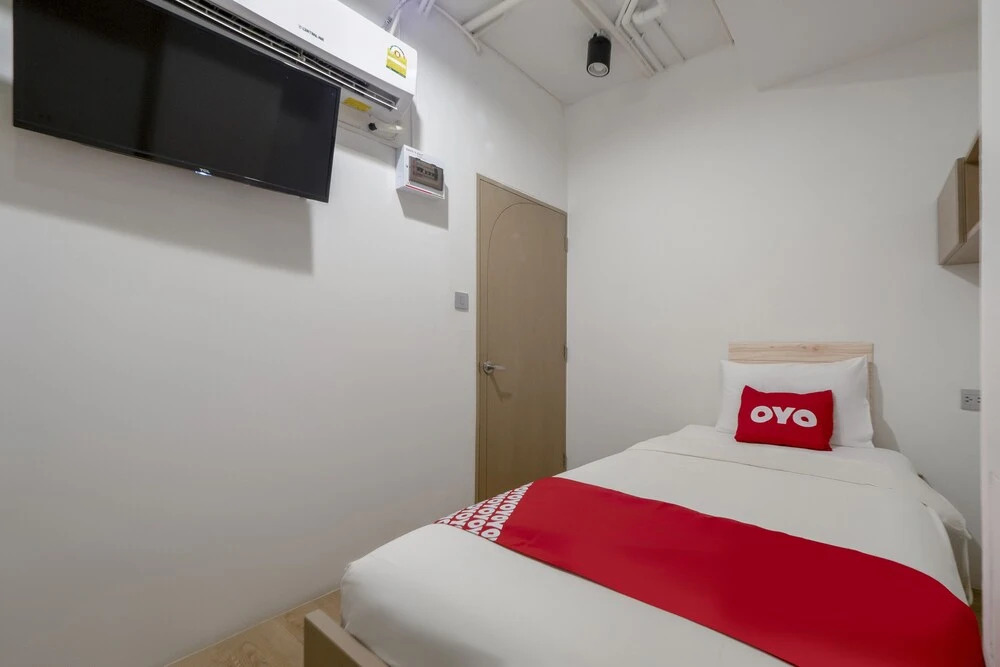 OYO 982 Charurat Suite​