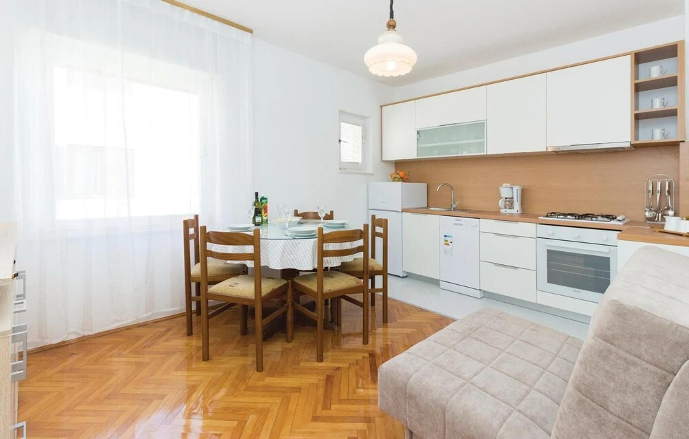 Two-Bedroom Holiday Home In Zadar