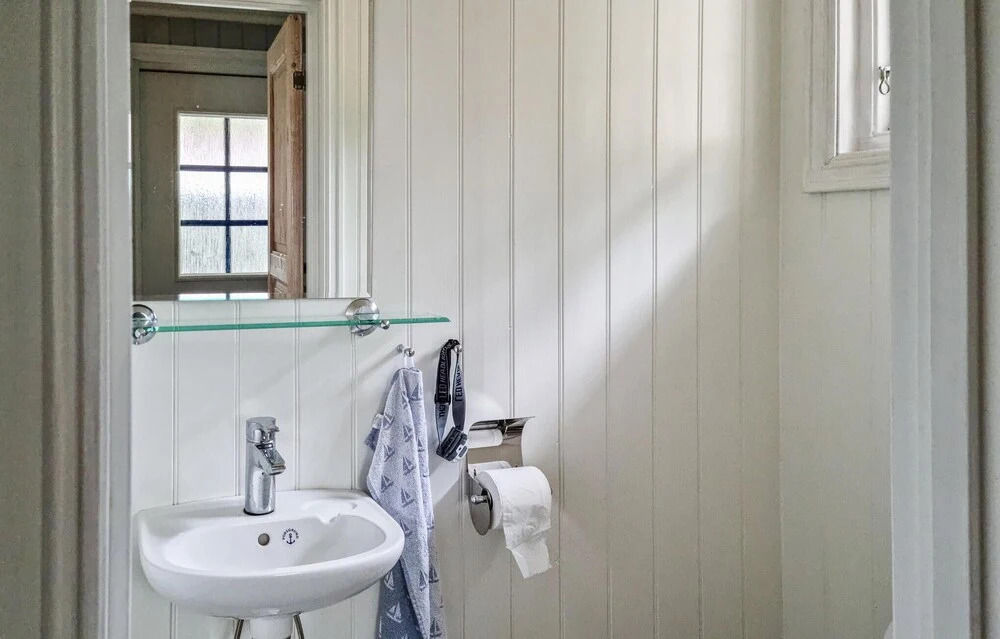 4 Bedroom Beautiful Home In Farsund