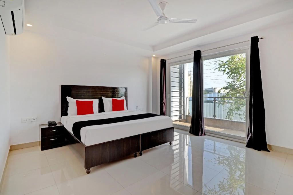 Super Townhouse Tipsyy Near Bestech Central Square Mall