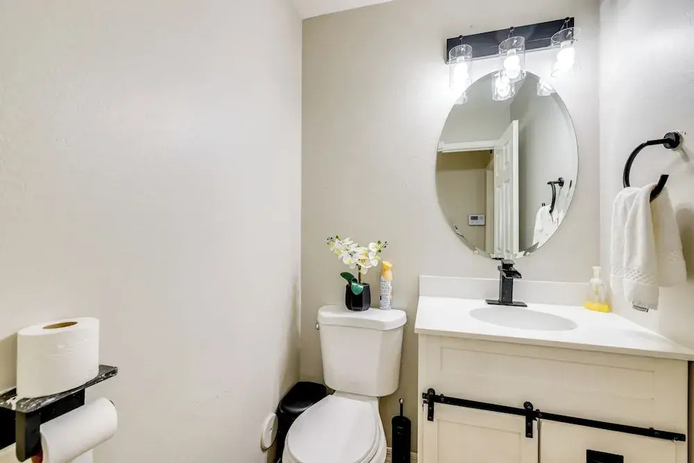 2 Mi to Desert Diamond Arena: Home w/ Patio!